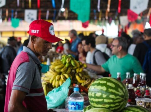 projeto-quer-proibir-compra-de-alimentos-do-mst-pela-prefeitura-de-sp
