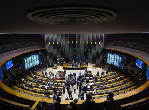 milionarios,-deputados-votaram-em-causa-propria-ao-derrubar-iof