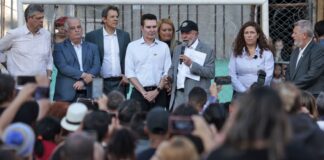 na-favela-do-moinho,-lula-assina-acordo-habitacional-para-moradores