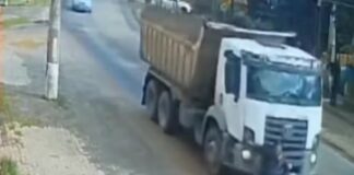 video:-cadeirante-fica-preso-em-para-choque-de-caminhao-e-e-arrastado