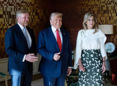rainha-dos-paises-baixos-“tira-sarro”-e-imita-trump-em-encontro.-video