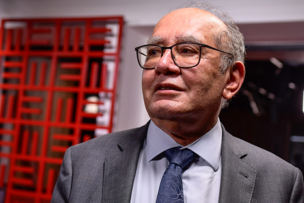 gilmar-mendes-ironiza-lider-do-chega-e-eduardo-bolsonaro