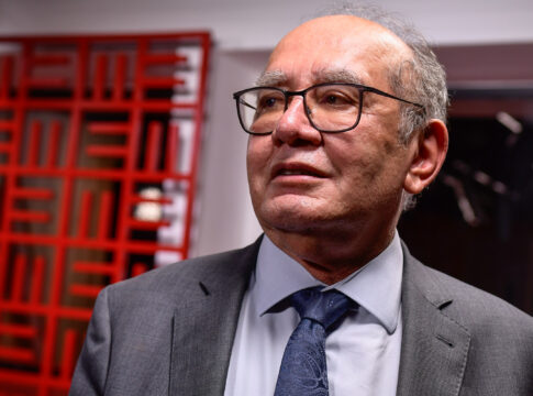 gilmar-mendes-ironiza-lider-do-chega-e-eduardo-bolsonaro