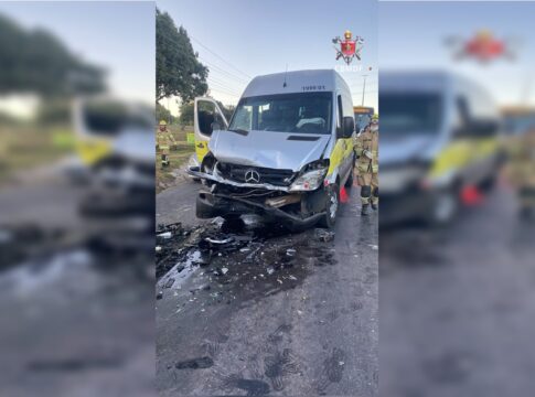 acidente-com-van-escolar-e-carro-deixa-tres-pessoas-feridas-no-df