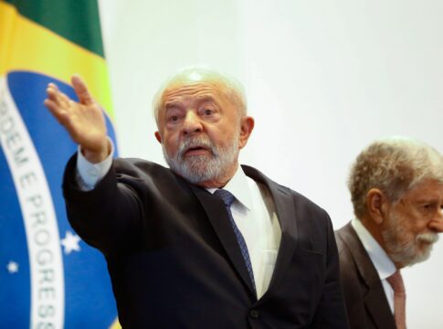 se-emparedado,-lula-dara-meia-volta-e-ira-pela-esquerda