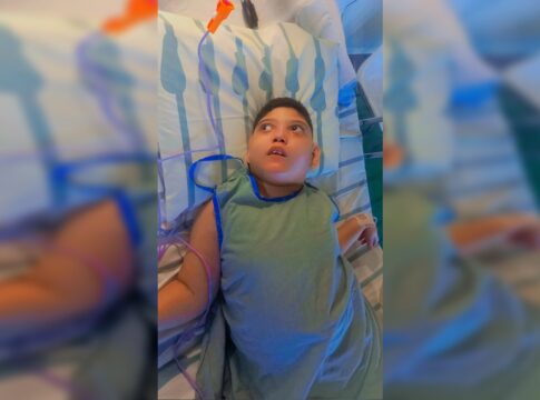 menino-com-escoliose-grave-precisa-de-cama-hospitalar;-veja-como-doar
