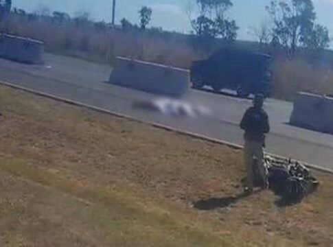 motociclista-de-22-anos-morre-apos-colidir-contra-carro,-na-br-020