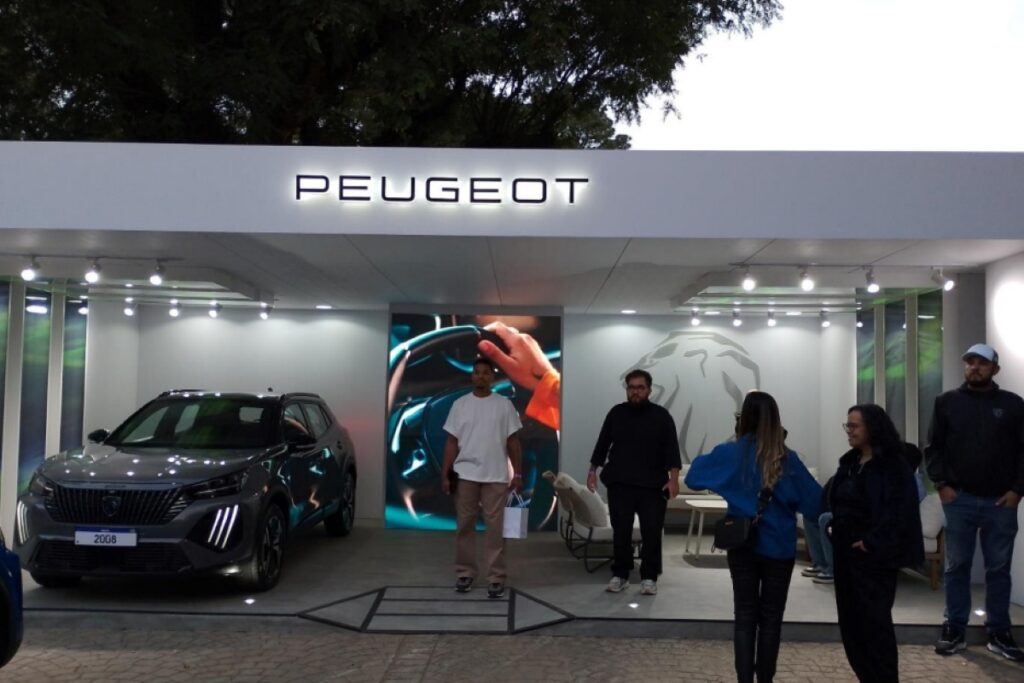 prefeitura-multa-concessionaria-por-instalar-estande-em-parque-tombado