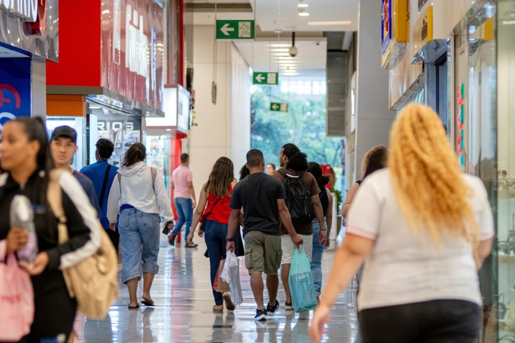 tocas,-meias-e-luvas:-com-o-df-abaixo-dos-10°c,-comercio-tem-alta-de-12,3%-nas-vendas
