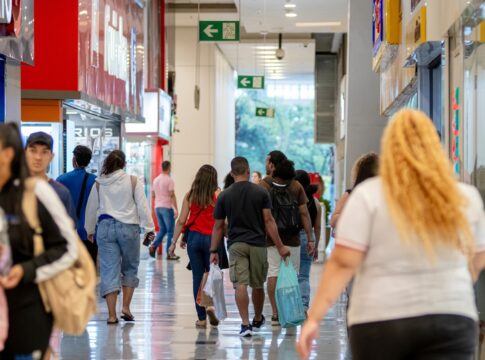 tocas,-meias-e-luvas:-com-o-df-abaixo-dos-10°c,-comercio-tem-alta-de-12,3%-nas-vendas