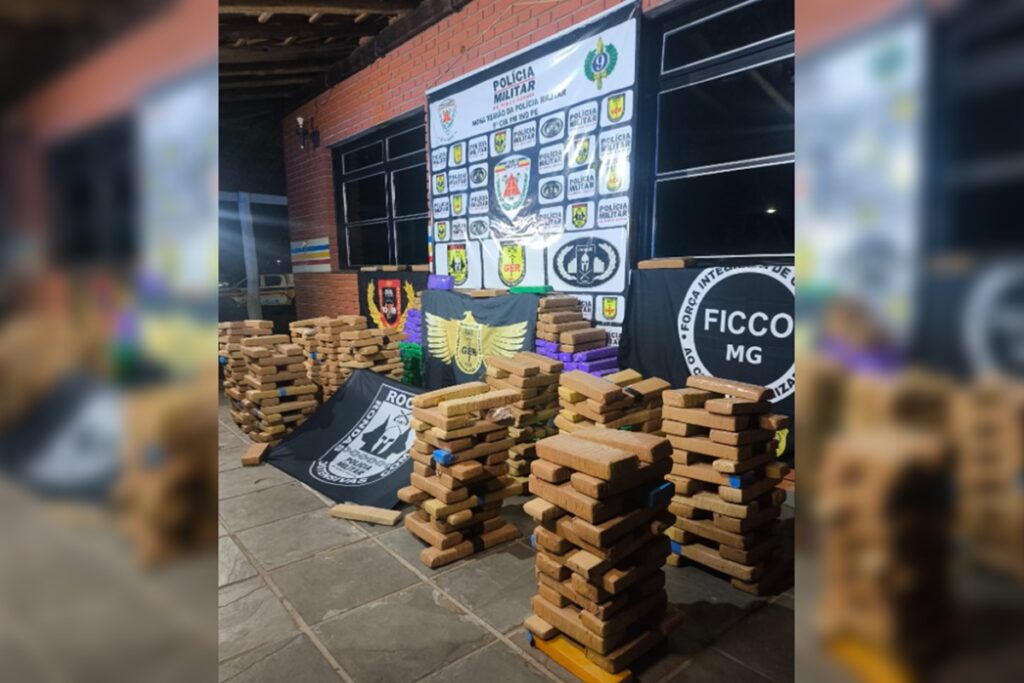 comboio-da-erva:-policia-acha-1-tonelada-de-maconha-em-carro-clonado
