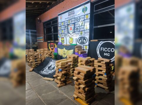 comboio-da-erva:-policia-acha-1-tonelada-de-maconha-em-carro-clonado
