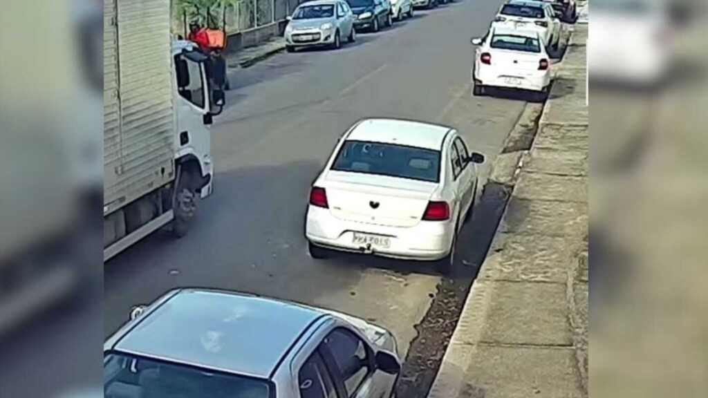 bebe-de-1-ano-e-mae-sao-atropeladas-por-caminhao;-crianca-nao-resistiu
