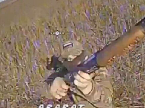 video.-ucrania-divulga-imagens-de-ataques-de-drones-a-soldados-russos