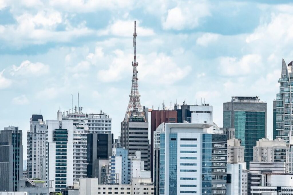 comportamento-antissocial-extremo:-mae-e-filha-sao-expulsas-de-predio