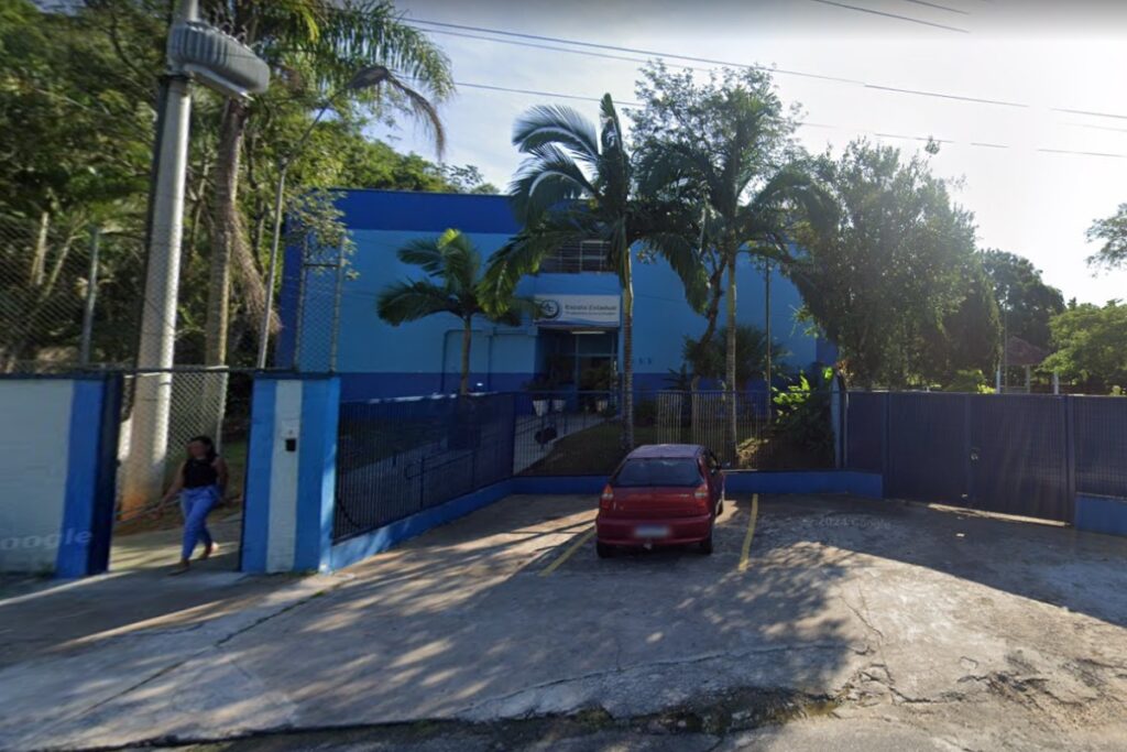 sp:-menina-tem-dedo-decepado-ao-ter-mao-prensada-por-colegas-em-escola