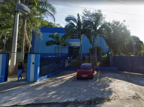sp:-menina-tem-dedo-decepado-ao-ter-mao-prensada-por-colegas-em-escola