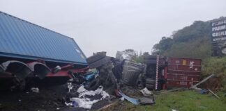 acidente-entre-carretas-na-regis-bittencourt-deixa-1-morto-e-1-ferido