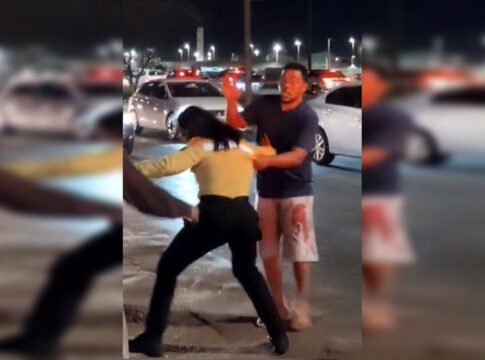 video:-em-surto,-homem-ameaca-passageiros-e-agride-agente-do-detran-df