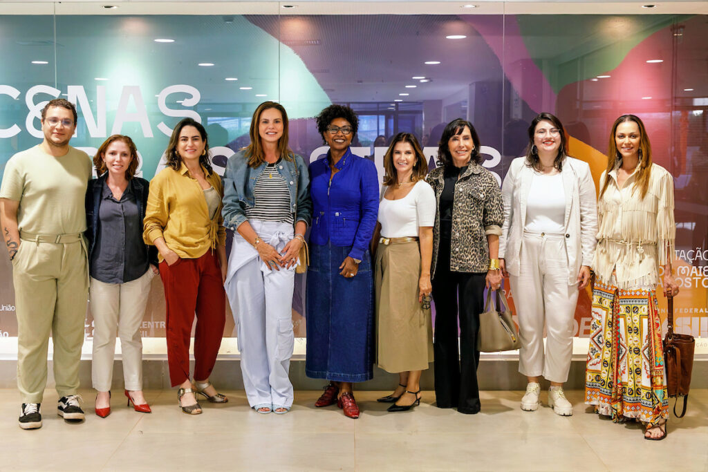 centro-cultural-tcu-recebe-visita-guiada-a-exposicao-sobre-modernismo