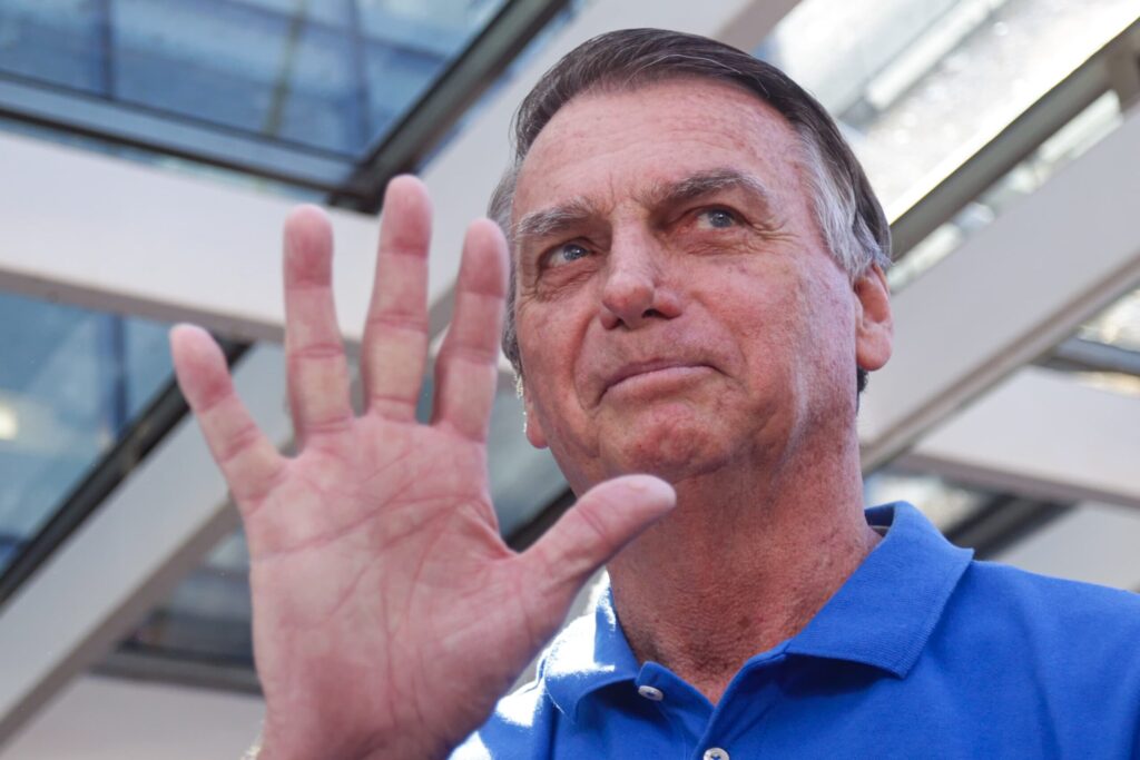 na-vespera-de-ato-em-sp,-bolsonaro-assiste-jogo-do-palmeiras-com-aliados