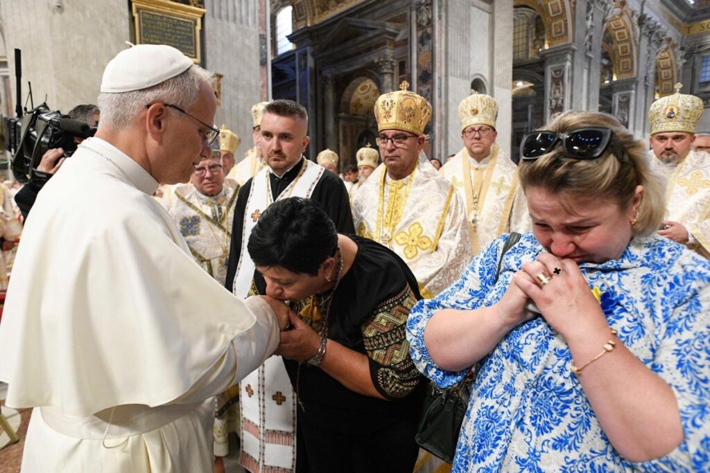 leao-xiv-clama-por-paz-ao-receber-fieis-ucranianos-no-vaticano