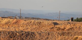 apos-interdicao,-ato-pede-fechamento-de-lixao-perto-de-brasilia