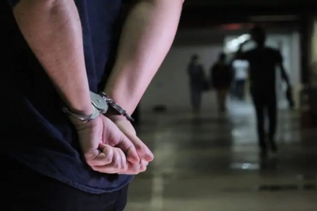“falso-profeta”:-pastor-e-preso-apos-furtar-mais-de-40-igrejas