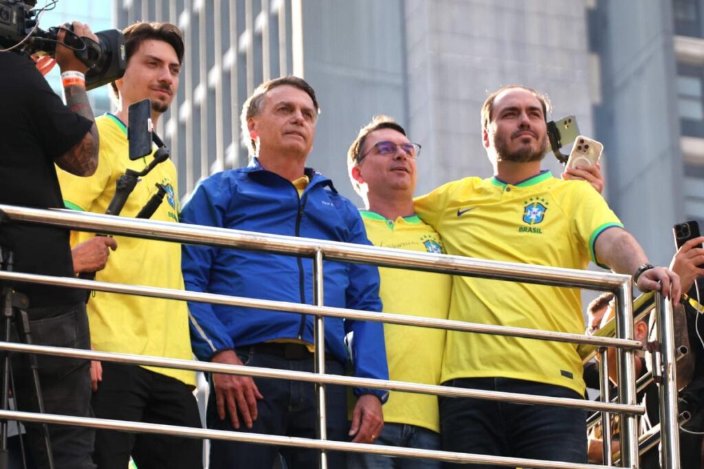 “jamais-passaria-faixa-a-um-ladrao”,-diz-bolsonaro-em-ato-na-paulista