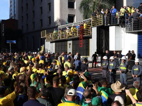 ato-em-sp-reune-apoiadores-de-bolsonaro-contra-julgamento-no-stf