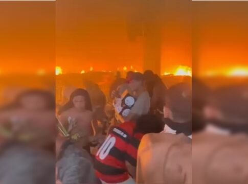 video:-moradores-saqueiam-atacadao-durante-incendio-em-caxias