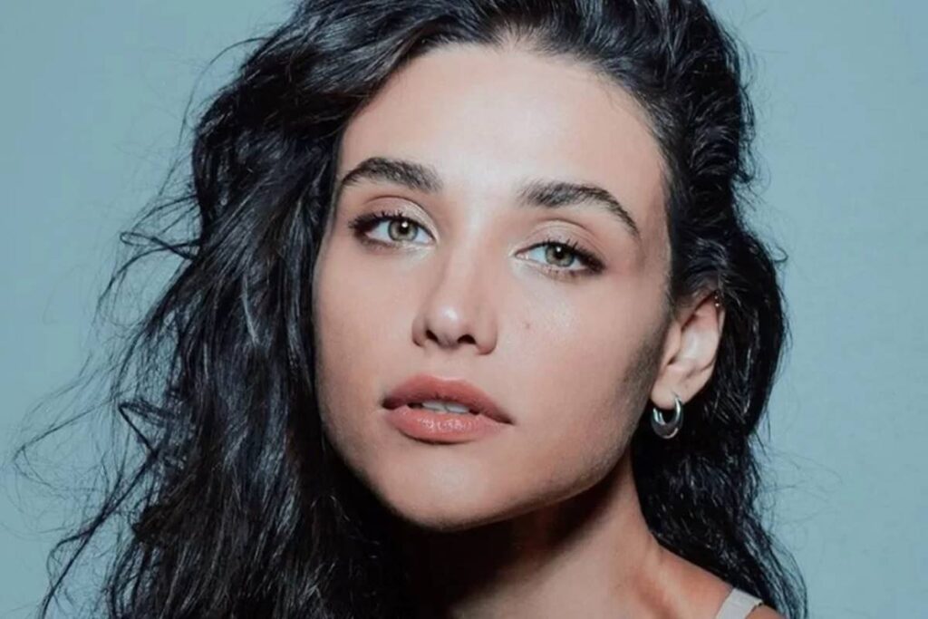 atriz-debora-nascimento-celebra-mes-do-orgulho-e-expoe-sua-sexualidade