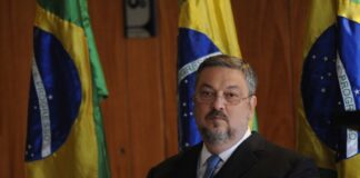 ha-vinte-anos-–-um-escandalo-que-nao-ousa-dizer-o-seu-nome