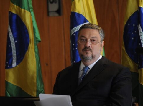 ha-vinte-anos-–-um-escandalo-que-nao-ousa-dizer-o-seu-nome