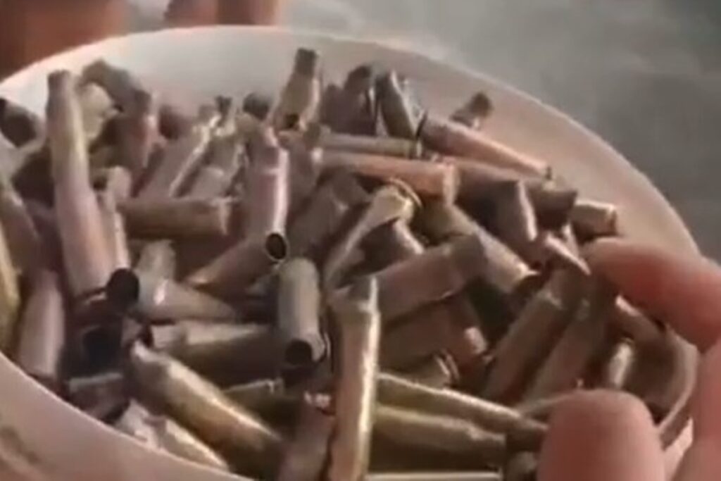 moradores-juntam-balde-de-capsulas-apos-tiroteio-entre-cv-e-tcp.-video