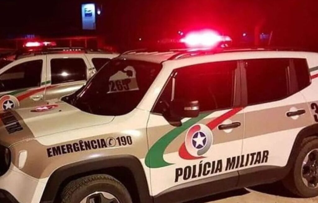 sc:-motorista-bebada-dirige-em-zigue-zague,-da-soco-em-pm-e-e-presa
