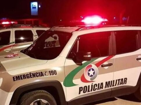sc:-motorista-bebada-dirige-em-zigue-zague,-da-soco-em-pm-e-e-presa