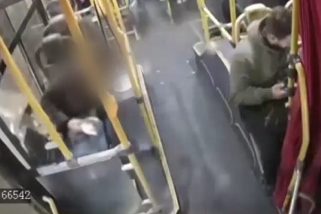video:-passageira-e-ferida-durante-ataque-a-onibus-na-zona-sul-de-sp