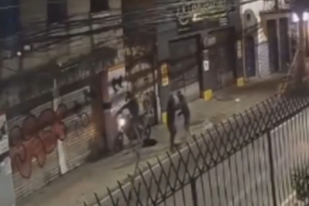 entregador-e-baleado-na-perna-apos-reagir-a-assalto.-video
