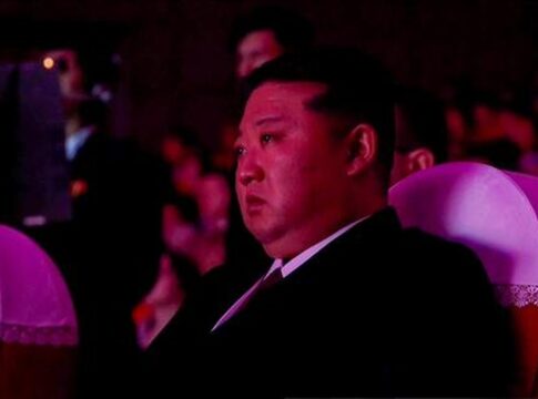 kim-jong-un-se-emociona-e-admite-mortes-de-norte-coreanos-na-russia