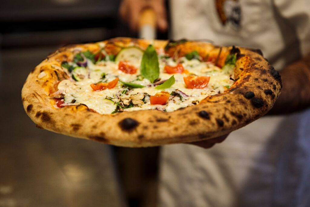 adora-pizza-feita-em-casa?-veja-massa-facil-de-fazer-que-fica-fofinha