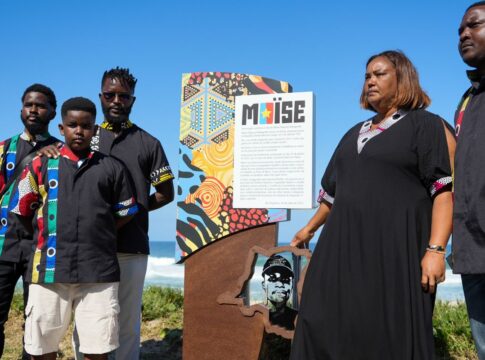 memorial-na-barra-da-tijuca-homenageia-congoles-moise,-morto-em-2022