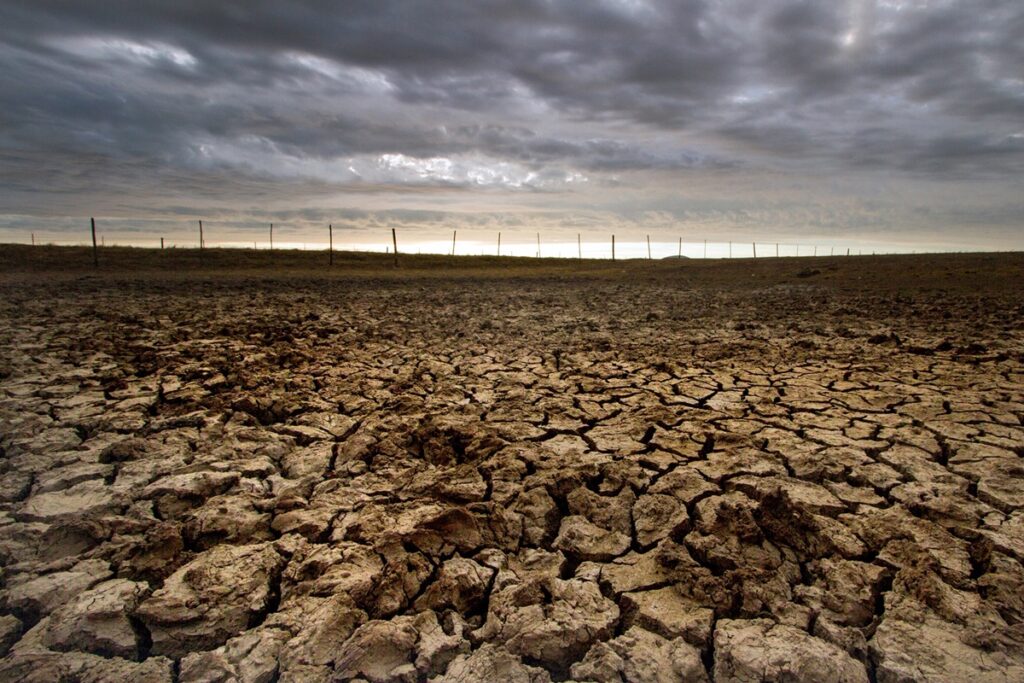 africa-do-sul-esta-emergindo-do-oceano-por-falta-de-agua.-entenda