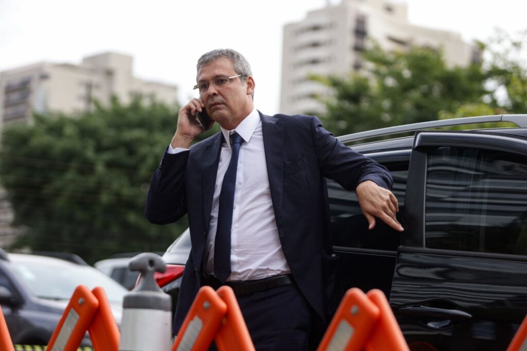 pf:-dossie-de-lider-do-pt-tem-88-“provas”-e-argumentos-contra-eduardo