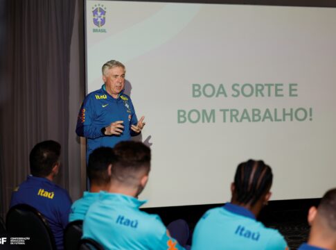 ancelotti-se-apresenta-aos-jogadores-e-conversa-sobre-ideias-de-jogo