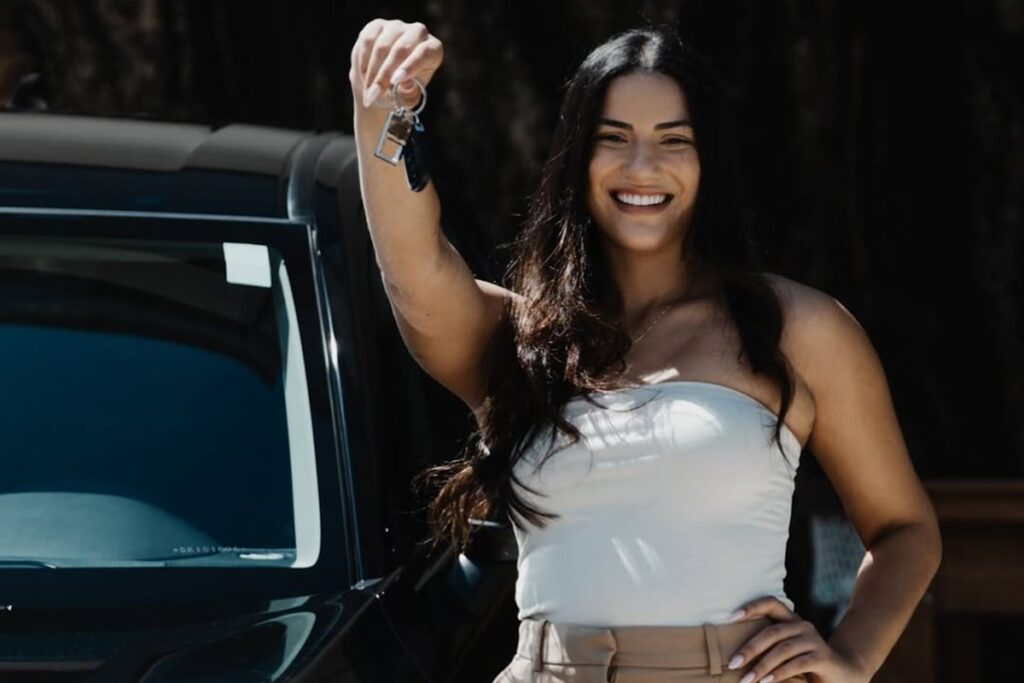 esposa-ganha-carro-de-luxo-de-luva-de-pedreiro-e-celebra:-“finalmente”