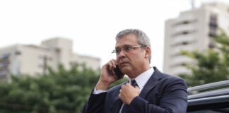 lindbergh-diz-que-grupo-politico-de-bolsonaro-parece-bandeira-dos-eua