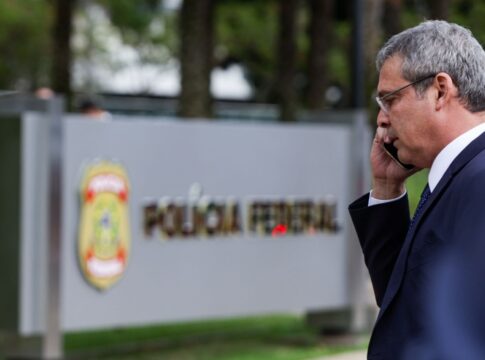 ala-do-governo-ve-“tiro-no-pe”-em-acao-de-lider-do-pt-contra-eduardo