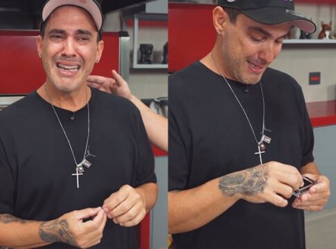 andre-marques-se-emociona-com-joias-feitas-com-cinzas-de-sua-cachorra