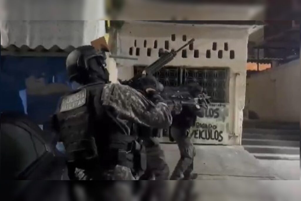 bope-cerca-complexo-de-israel,-dominio-de-peixao,-para-combater-roubos